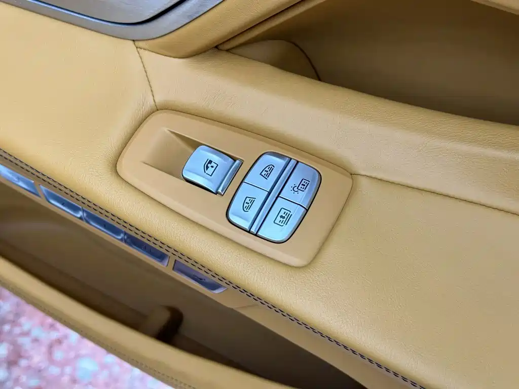 Фото 34 - BMW 7 Series