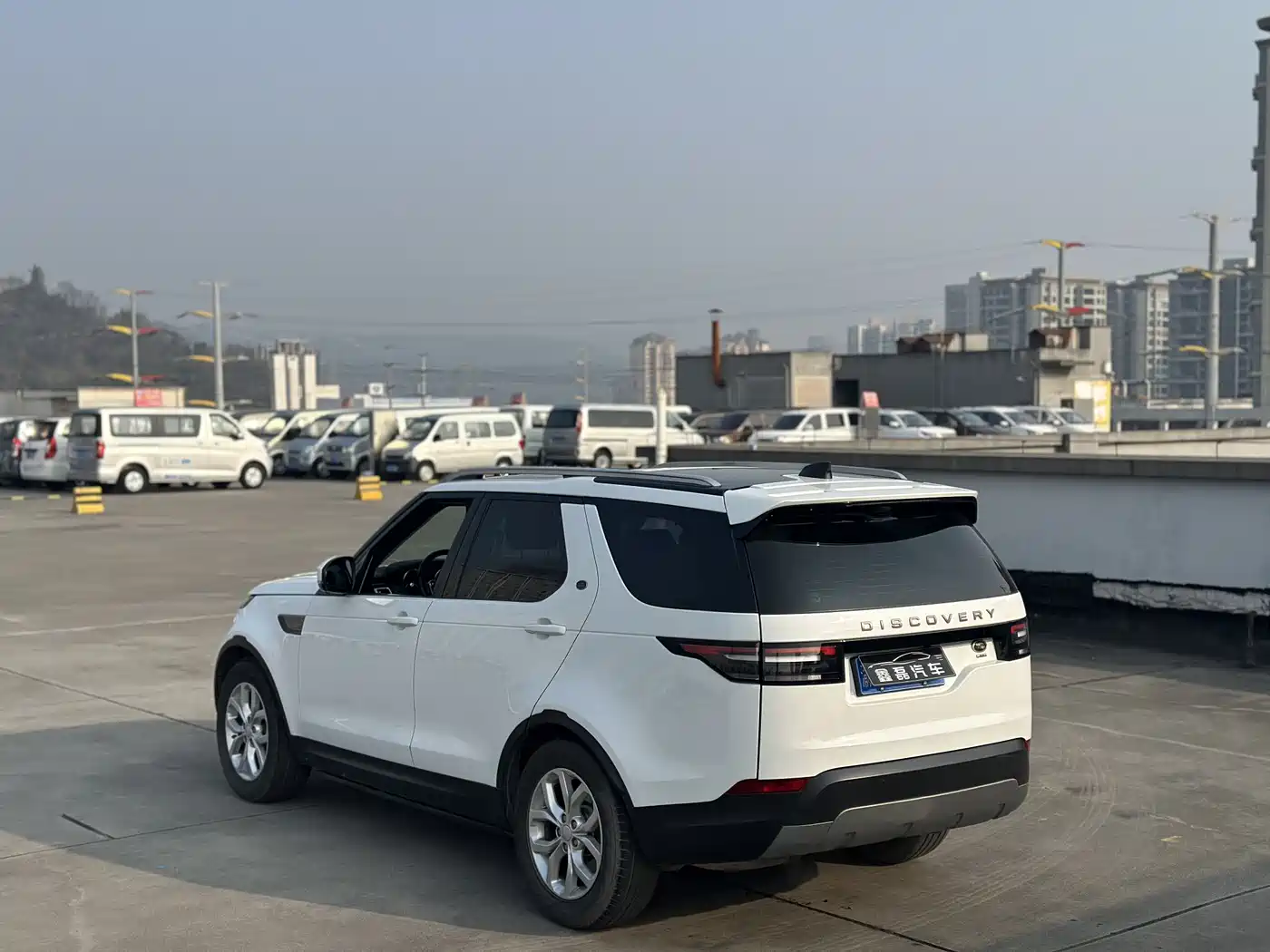 Land Rover Discovery 2017 3.0 SC V6 SE фото 10