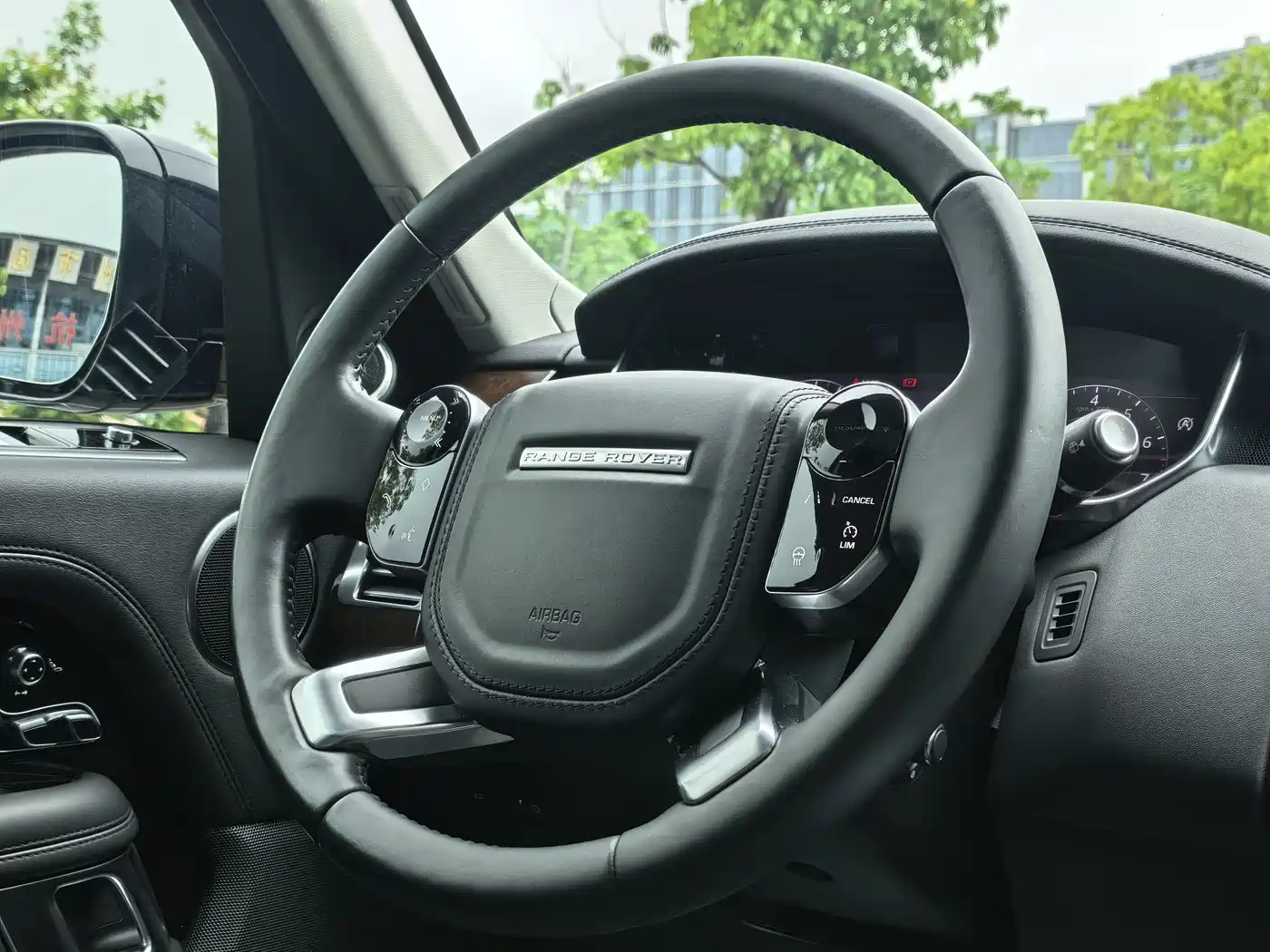 Land Rover Range Rover 2021 3.0 L6 Heritage Extended Classic Edition фото 17