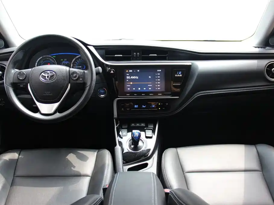 Toyota Corolla 2017 Facelift Hybrid 1.8L E-CVT Leading Edition фото 9