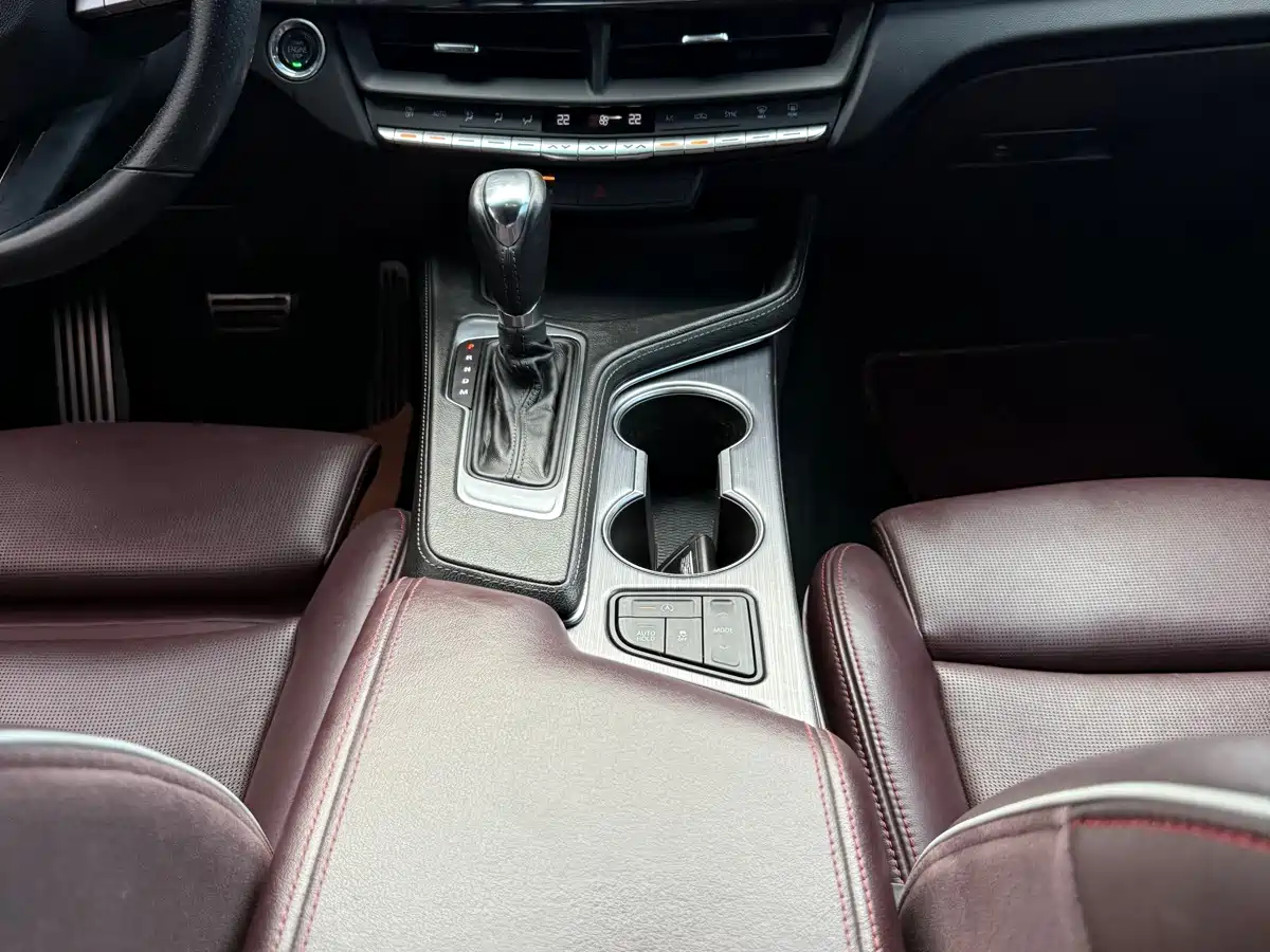 Фото 12 - Cadillac CT4