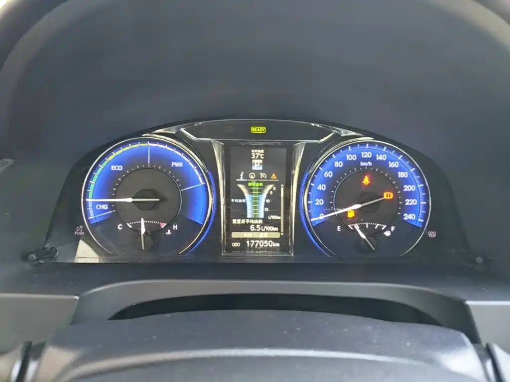 Фото 12 - Toyota Camry