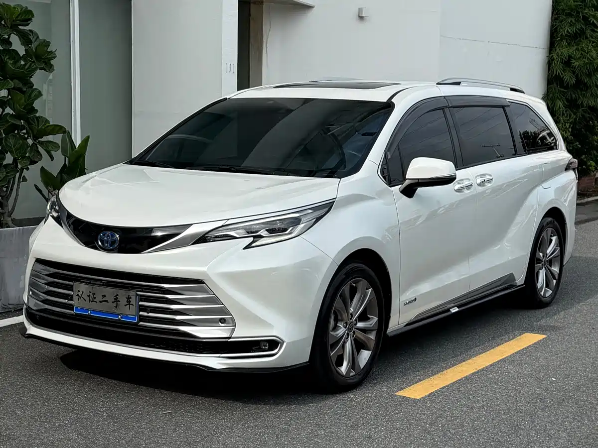 Фото 1 - Toyota Sienna