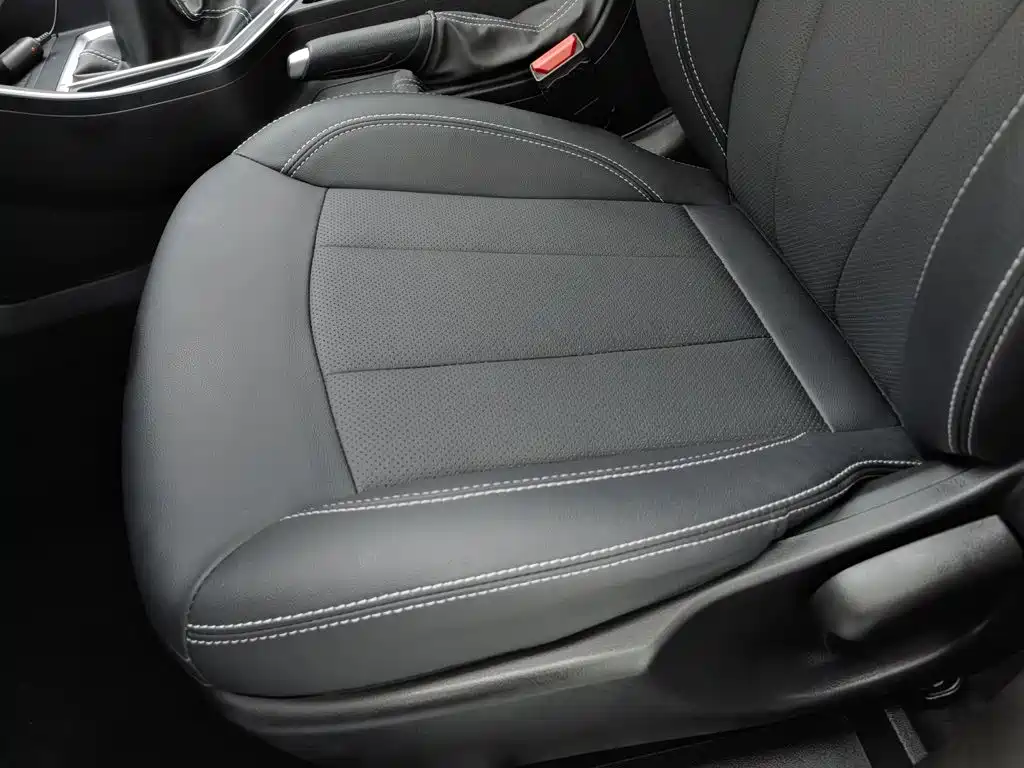 Фото 20 - Geely Vision X3