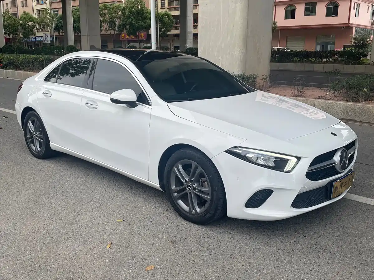 Mercedes-Benz A-Class 2019 A 200 L фото 3