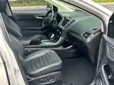 Photo 4 - Ford Edge