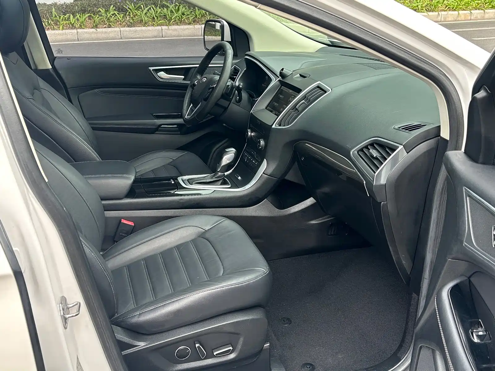 Photo 4 - Ford Edge