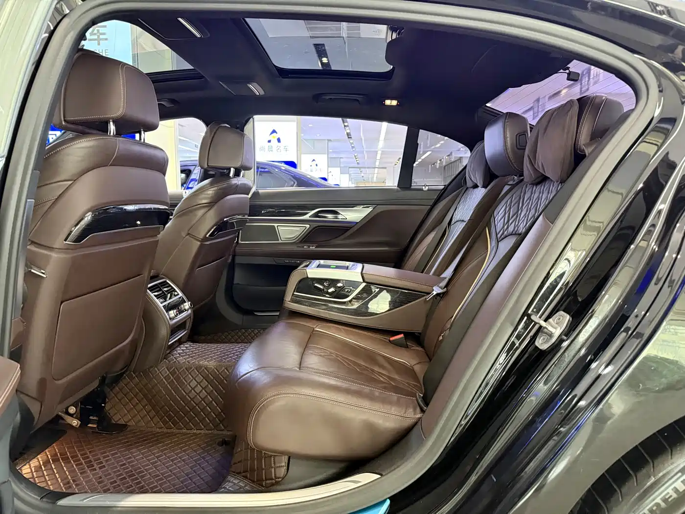 Photo 12 - BMW 7 Series