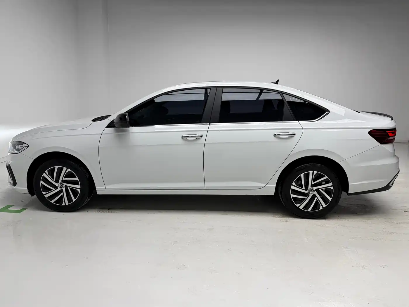 Volkswagen Lavida 2024 Model 300TSI DSG Starlight Full Comfort Edition фото 7