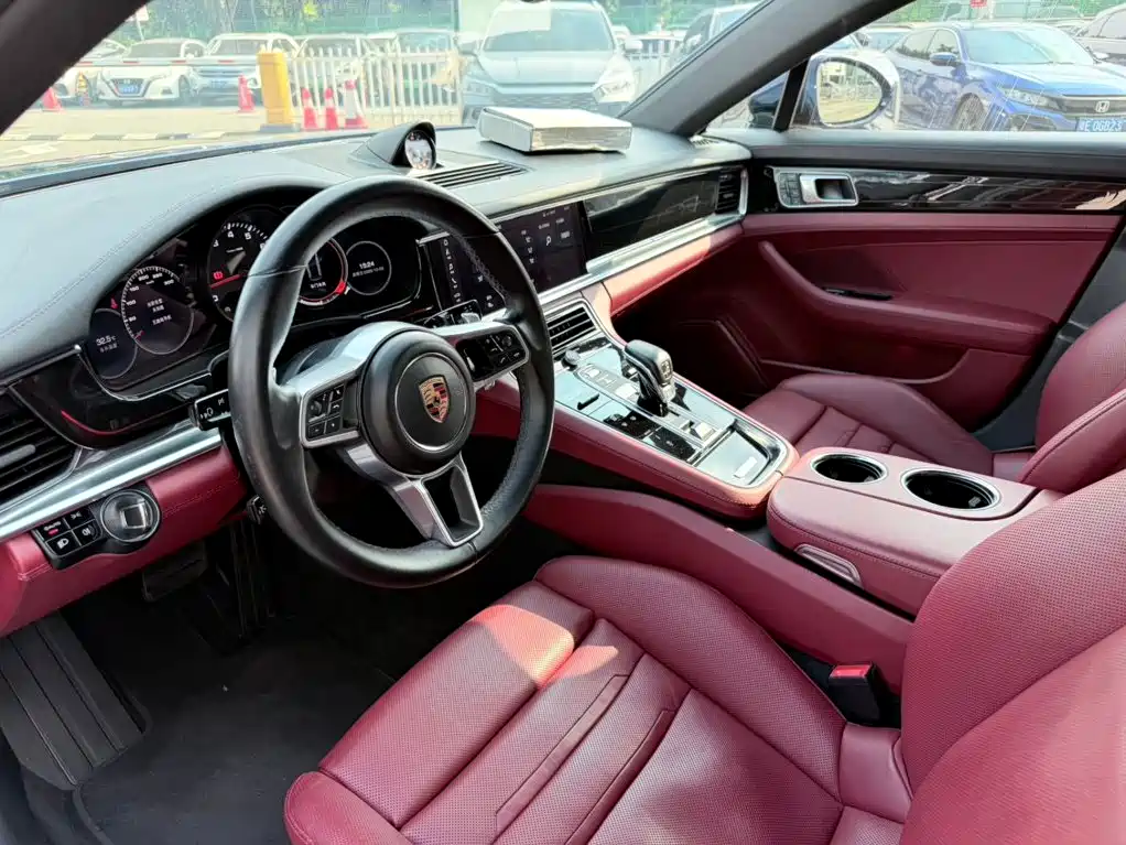 Photo 13 - Porsche Panamera