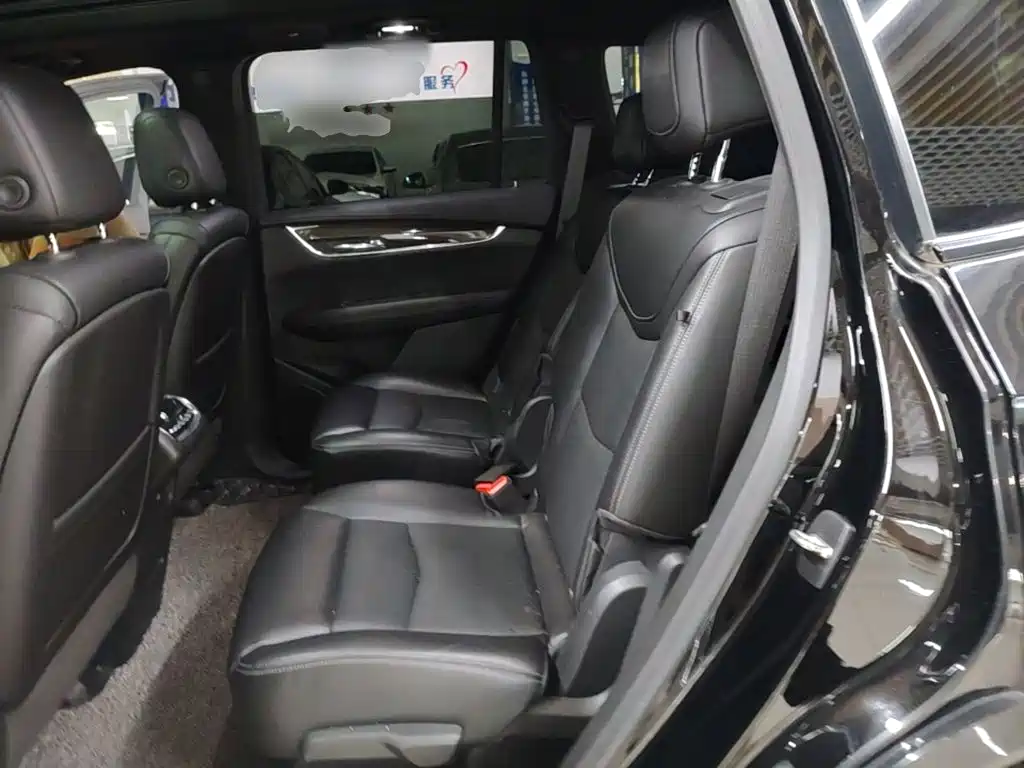 Photo 17 - Cadillac XT6