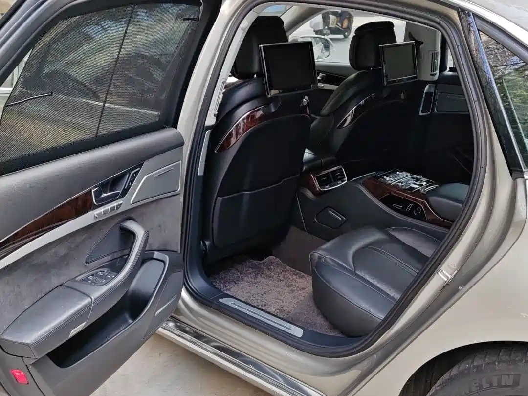 Фото 8 - Audi A8
