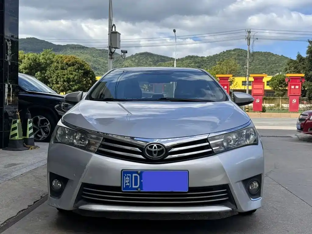 Фото 2 - Toyota Corolla