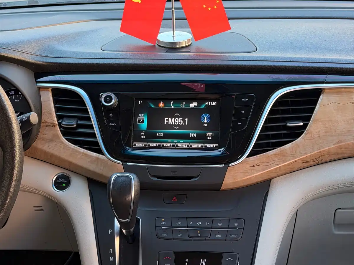 Buick GL8 2017 ES 28T Comfort Type China V фото 17