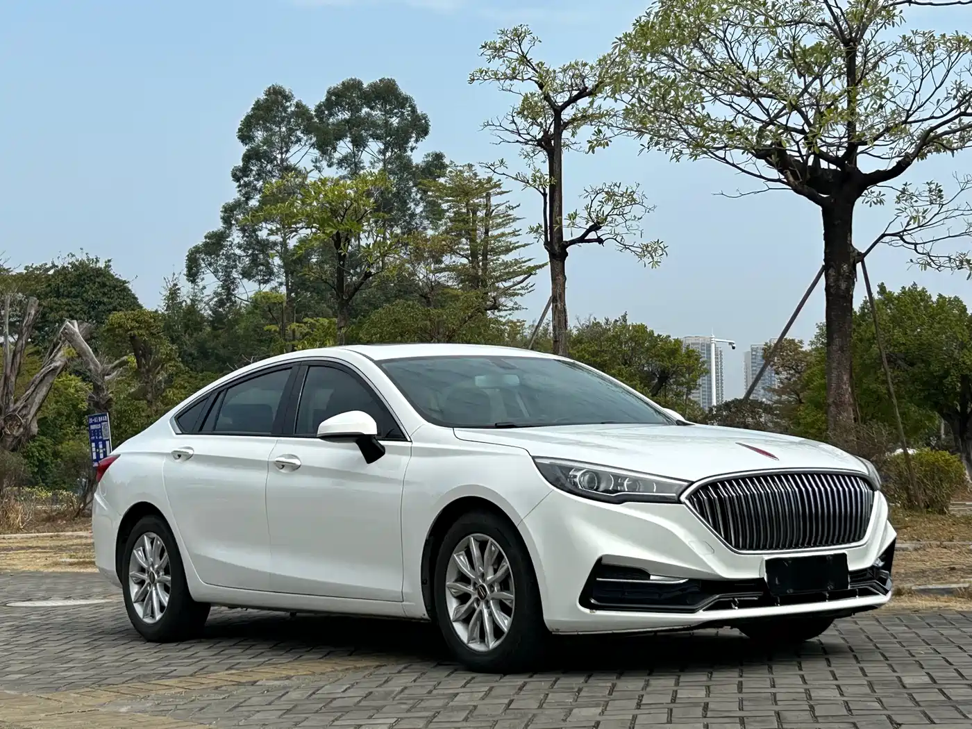 Hongqi H5 2020 1.8T Automatic Smart Connection Qi Smooth Edition фото 3