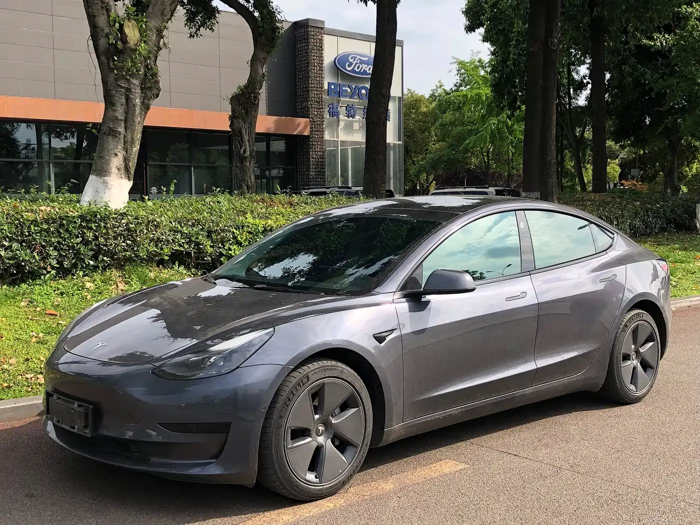 TESLA MODEL 3