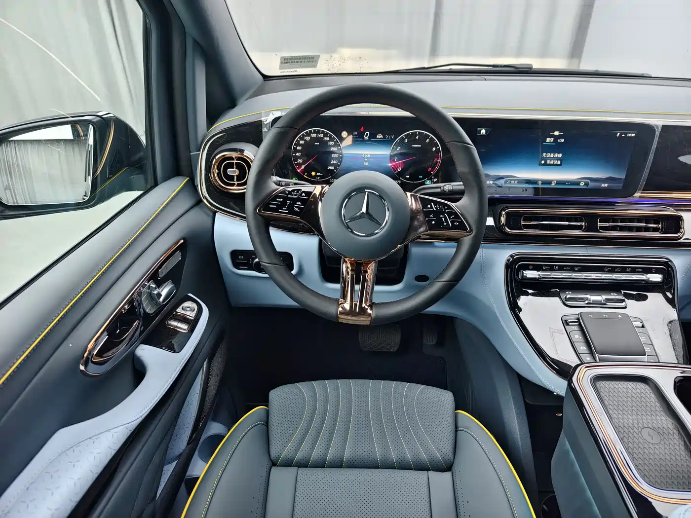 Mercedes-Benz V-Class 2024 V 300 L Long Wheelbase Premium фото 9
