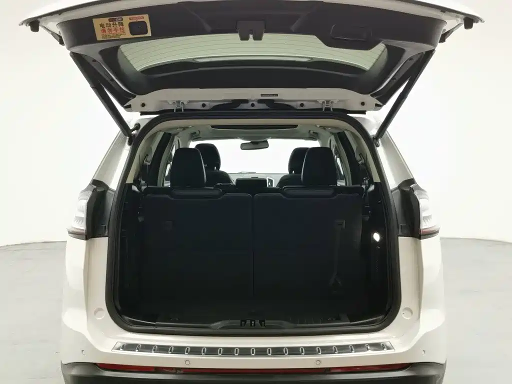 Фото 16 - Ford Edge