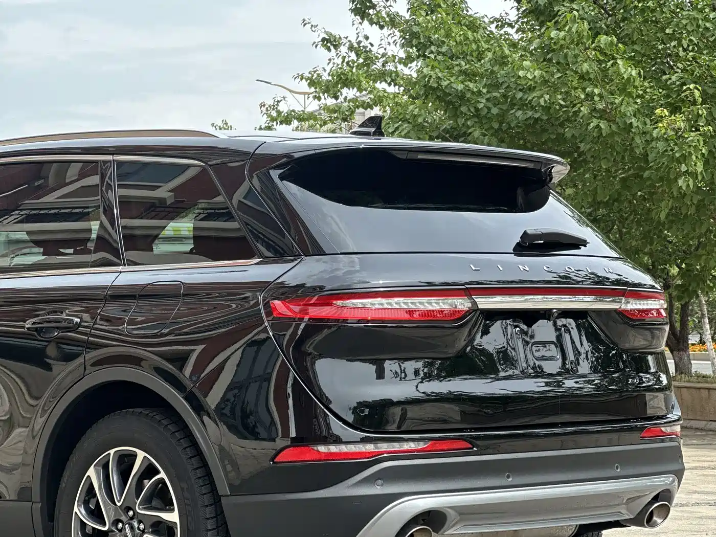 LINCOLN ADVENTURER