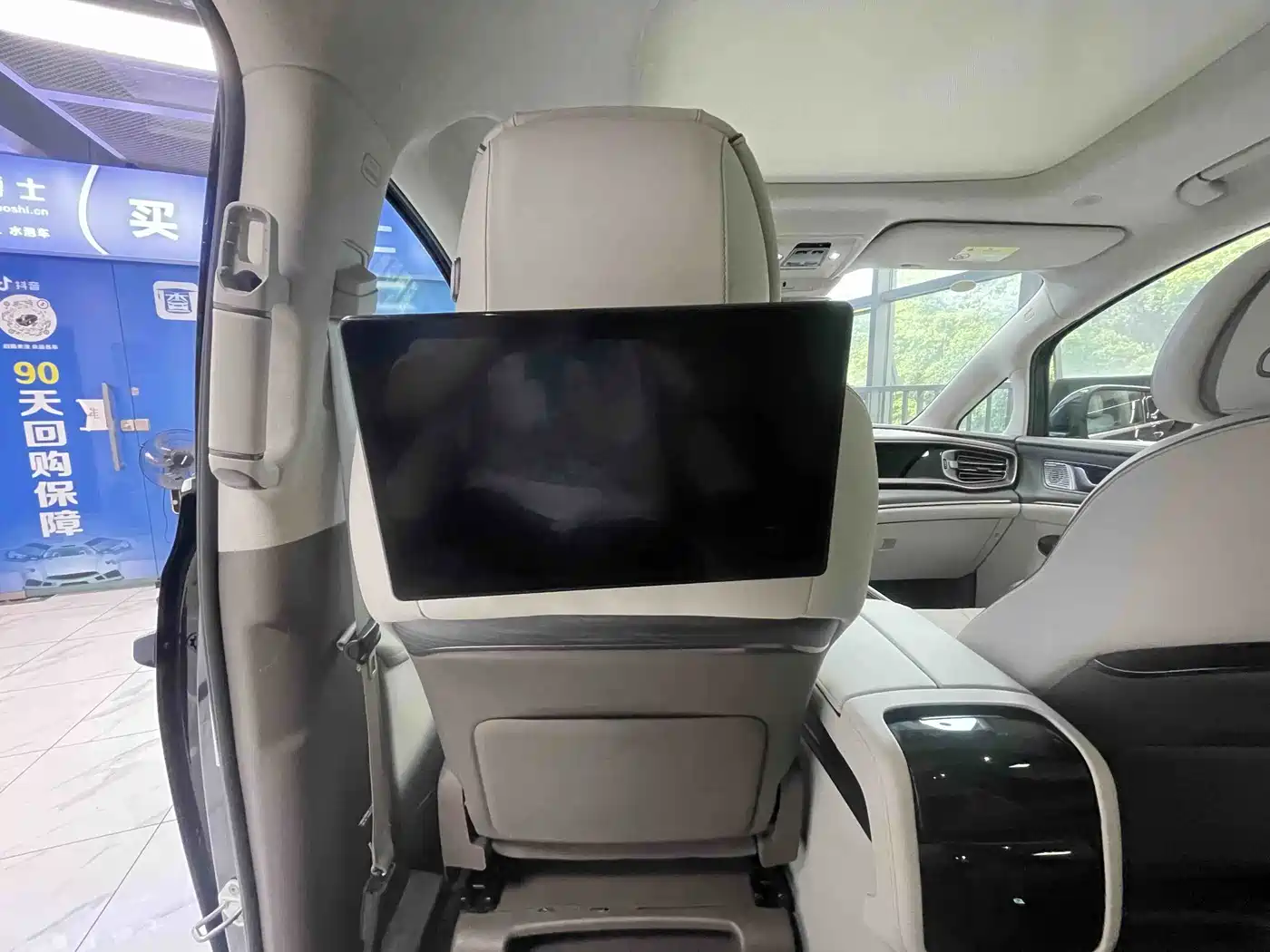 Denza D9 2023 2022 DM-i 970 AWD Flagship
