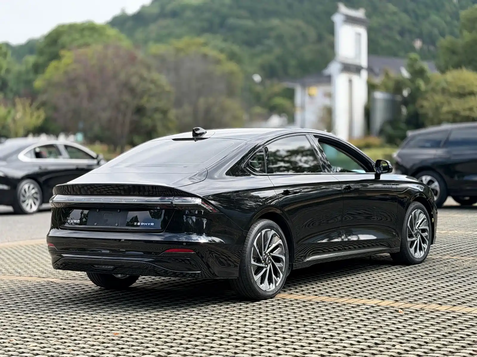 Photo 18 - Lincoln Z