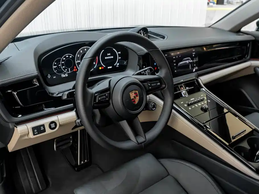 Photo 25 - Porsche Panamera