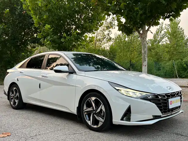 Hyundai Elantra 2022 1.5L CVT GLX Elite Edition — фото 3