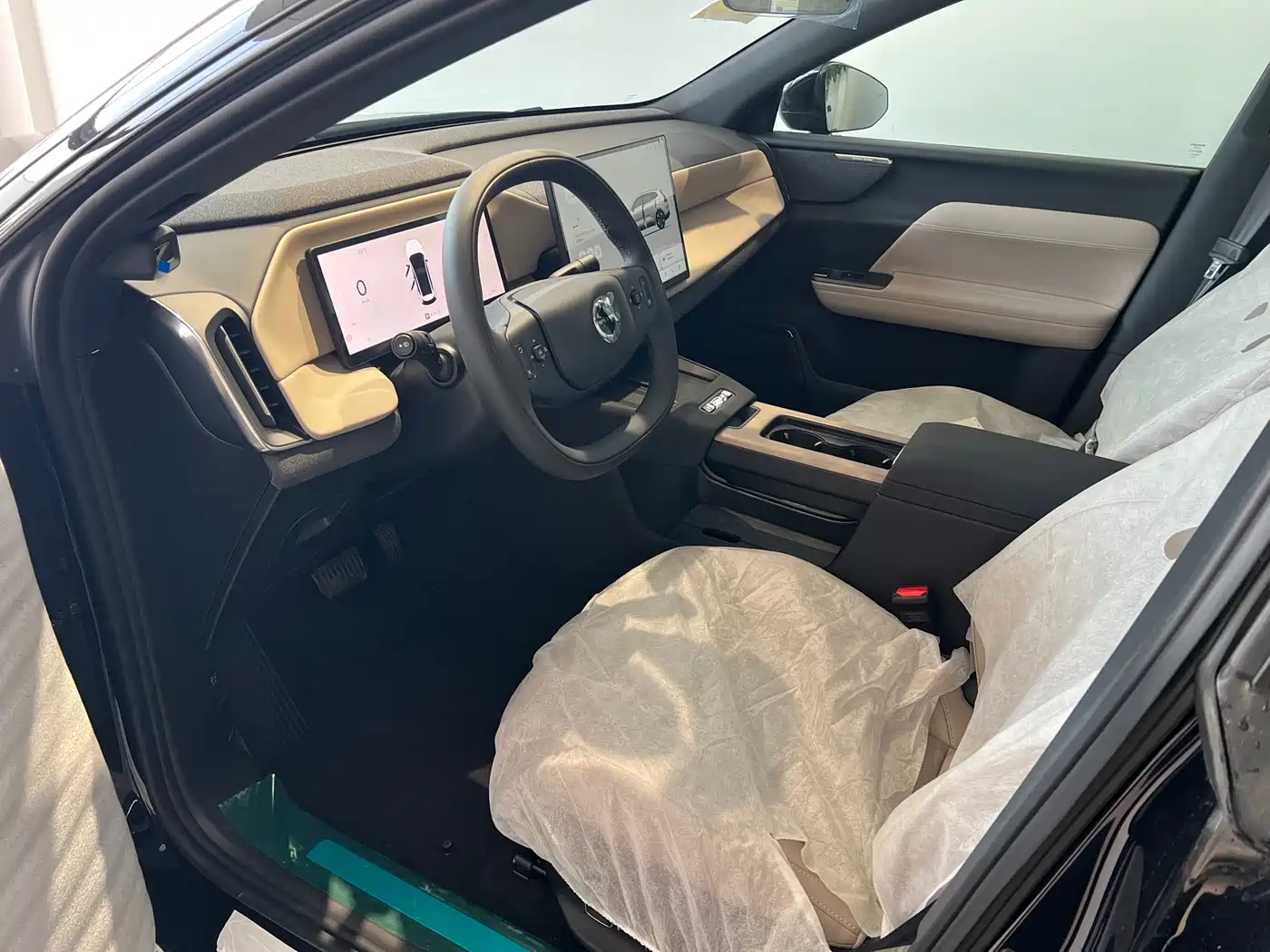 VOLVO XC70 PLUG-IN HYBRID