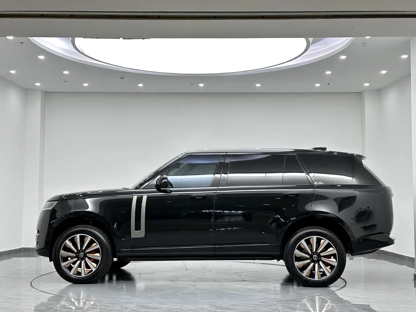 Land Rover Range Rover 2025 2025 3.0 L6 400PS Flourishing Era Extended Wheelbase