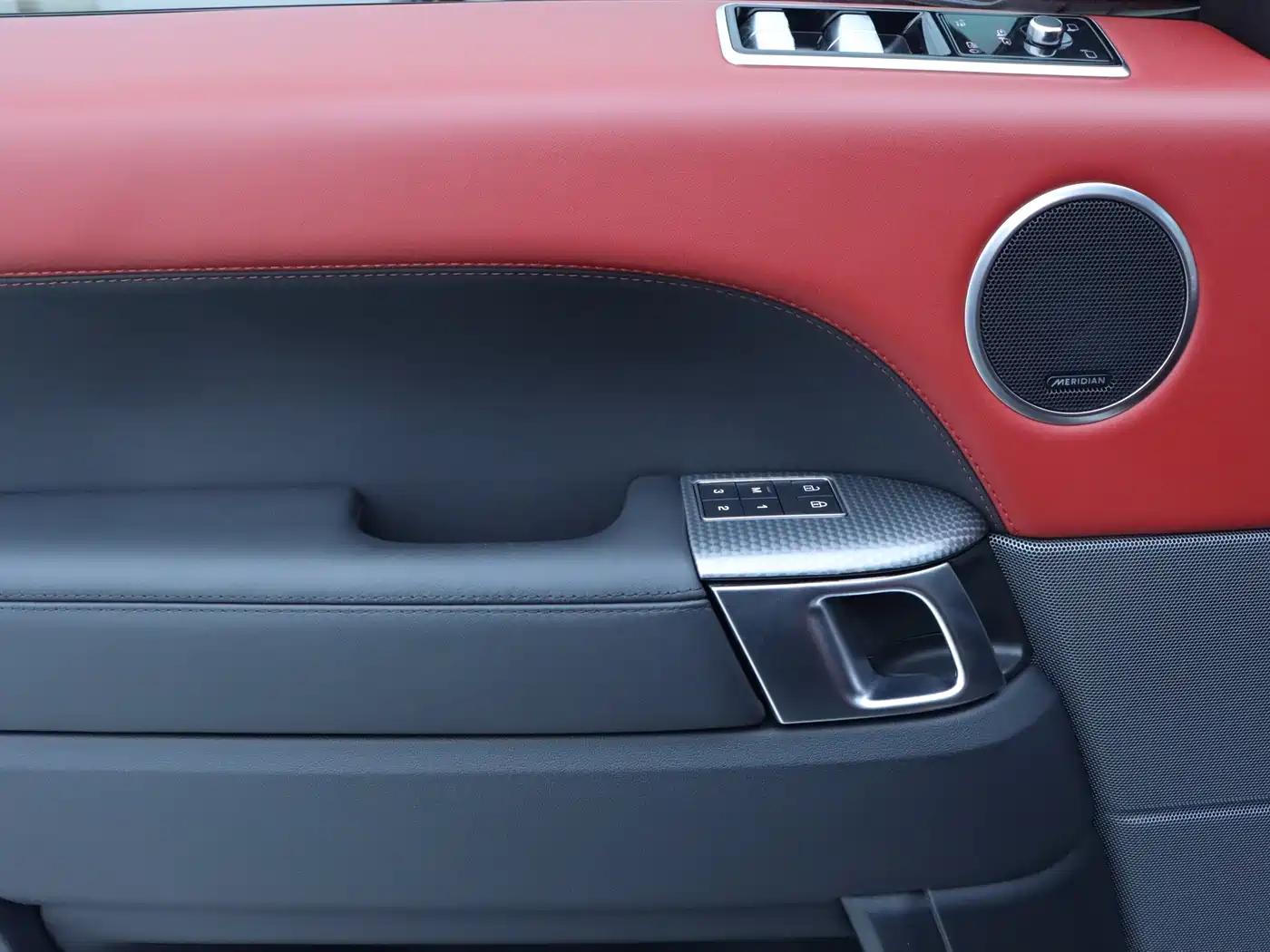 Land Rover Range Rover Sport 2022 3.0 L6 Gloss Black Edition фото 11