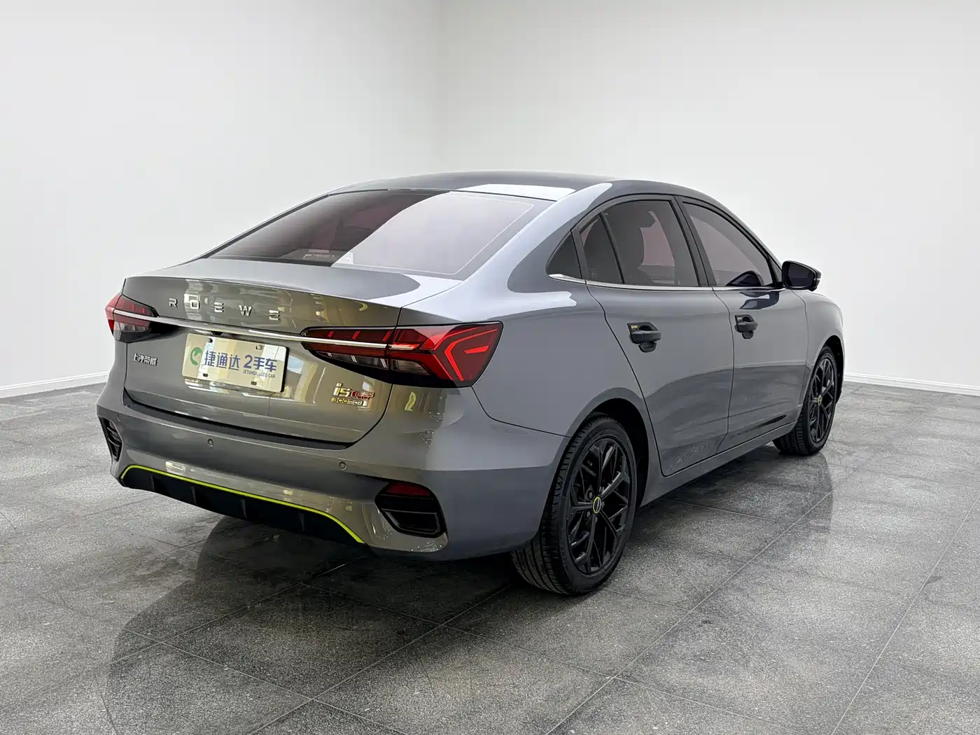 Фото 16 - Roewe i5