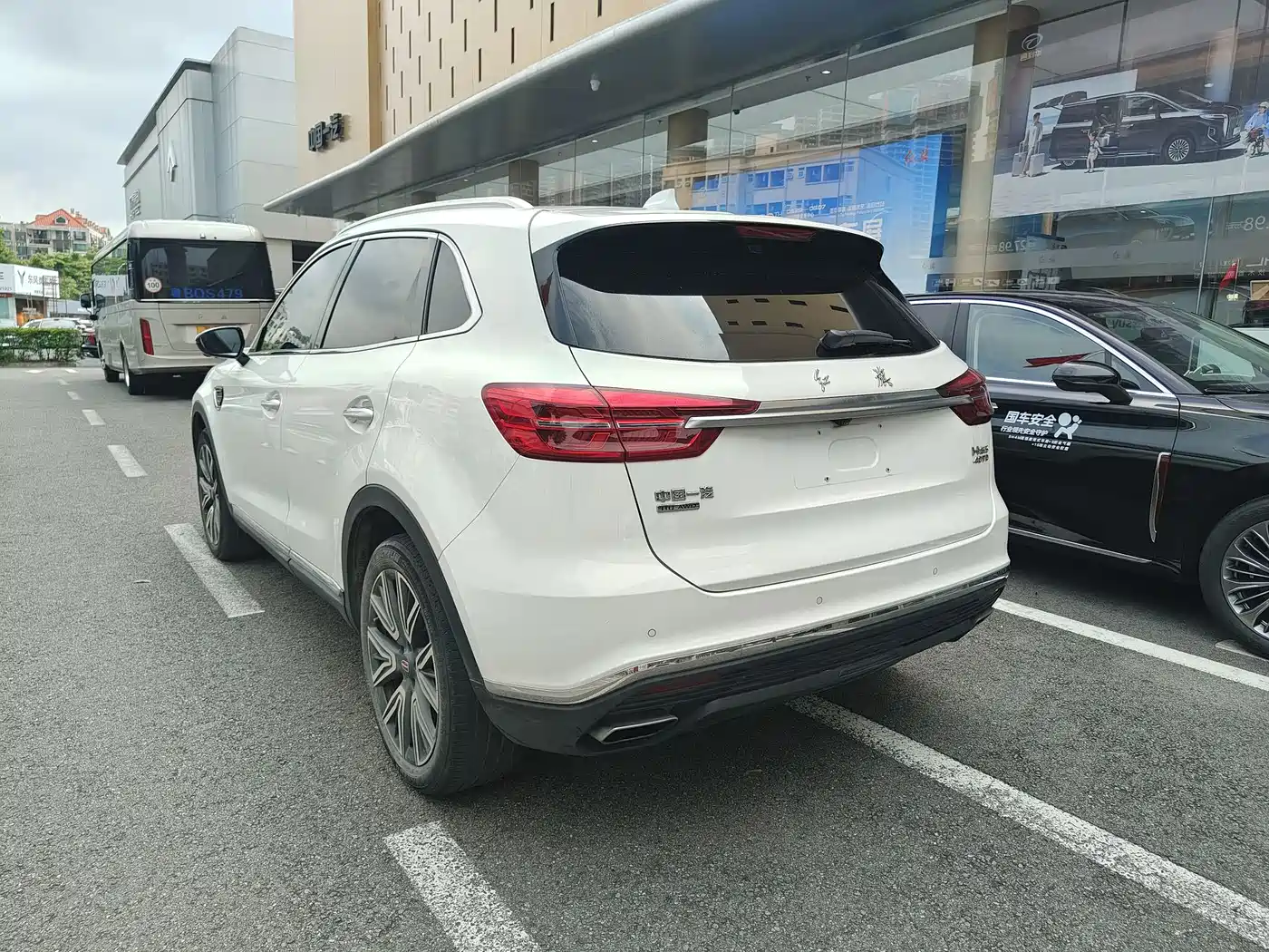 Фото 7 - Hongqi HS5
