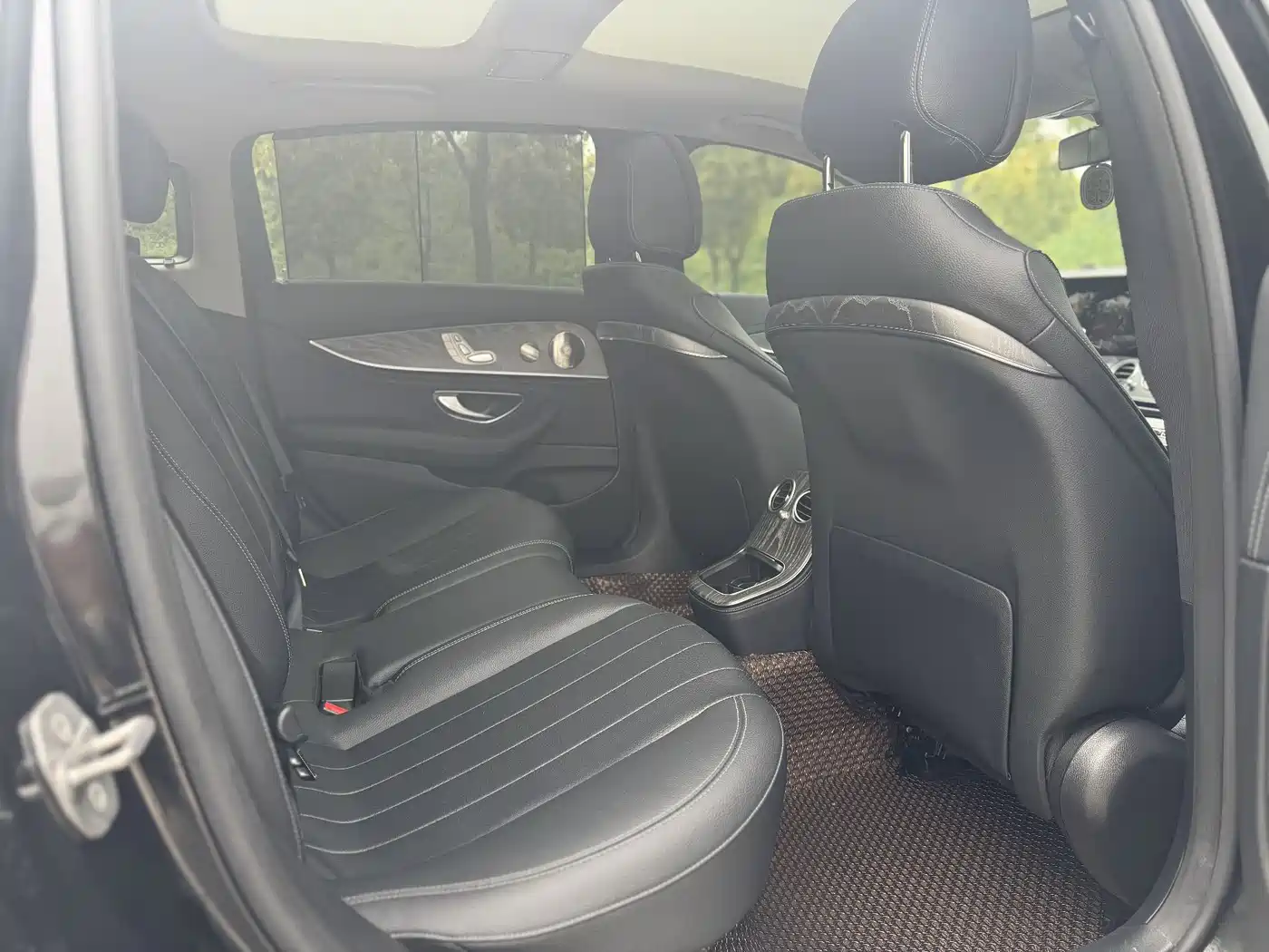 Mercedes-Benz E-Class 2022 E 300 L Luxury фото 4
