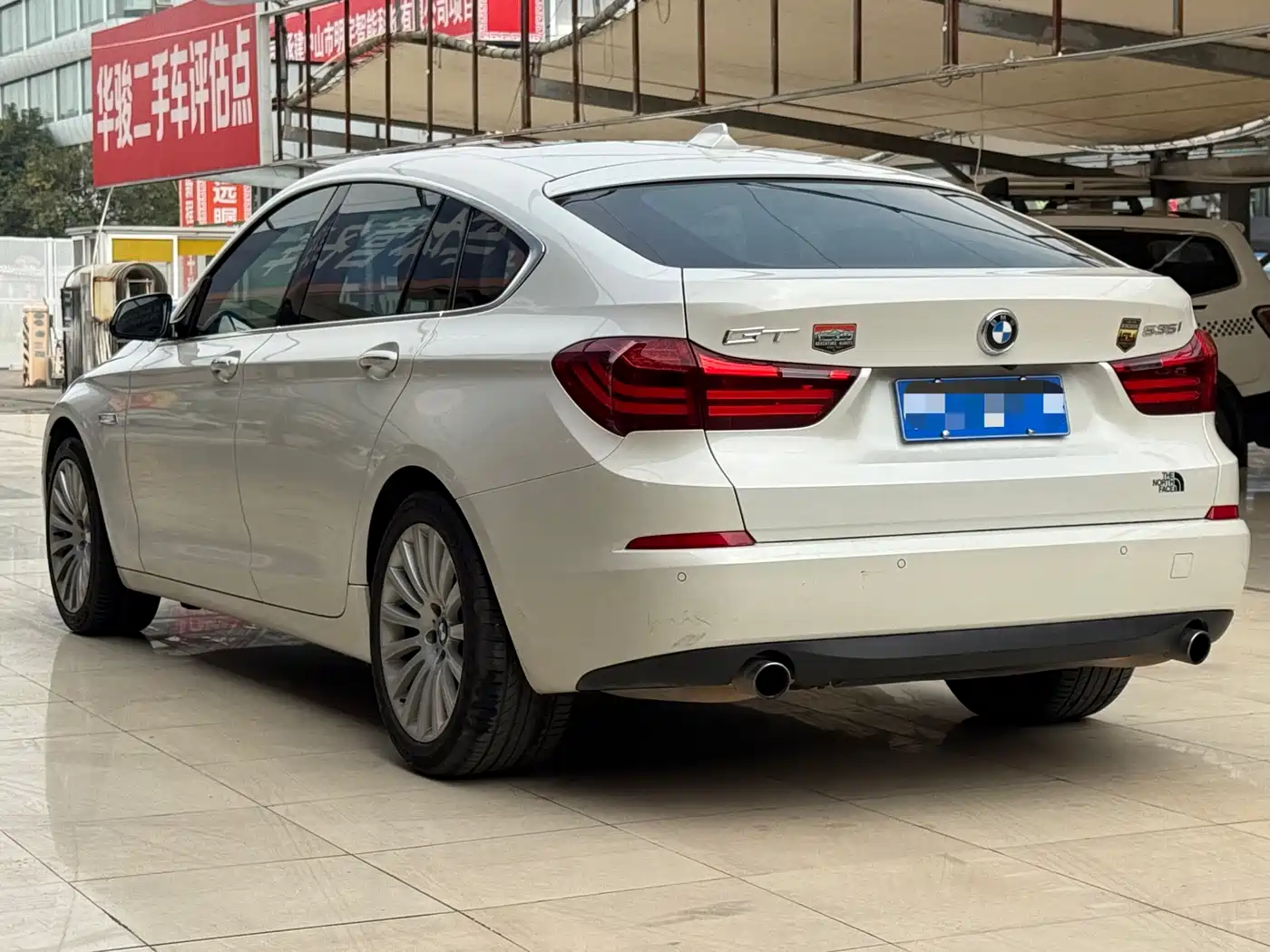 BMW 5 Series GT 2015 535i Leading фото 6
