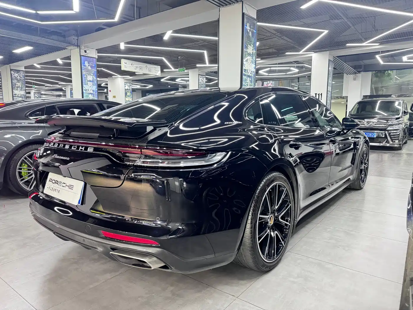 PORSCHE PANAMERA