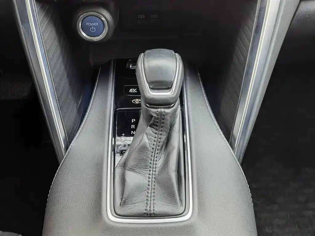 Toyota Lingfang HARRIER 2022 Hybrid 2.5L CVT 2WD Luxury Edition фото 13