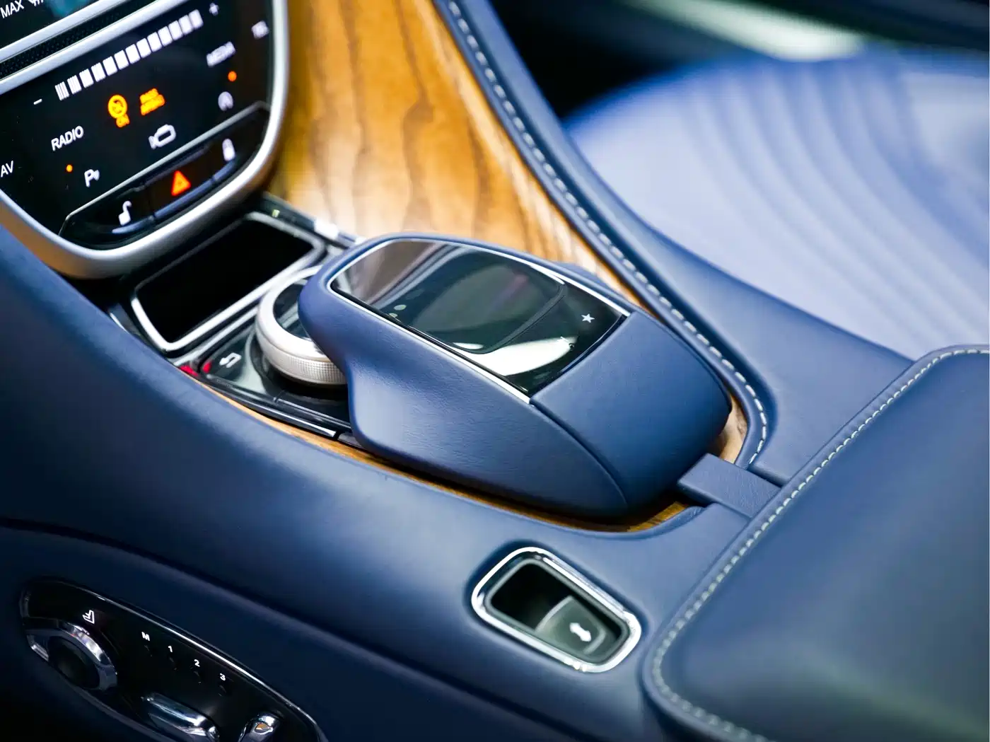 Aston Martin DB11 2018 2019 Model 4.0T V8 Coupe