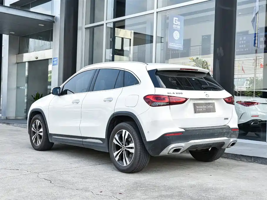 MERCEDES-BENZ GLA