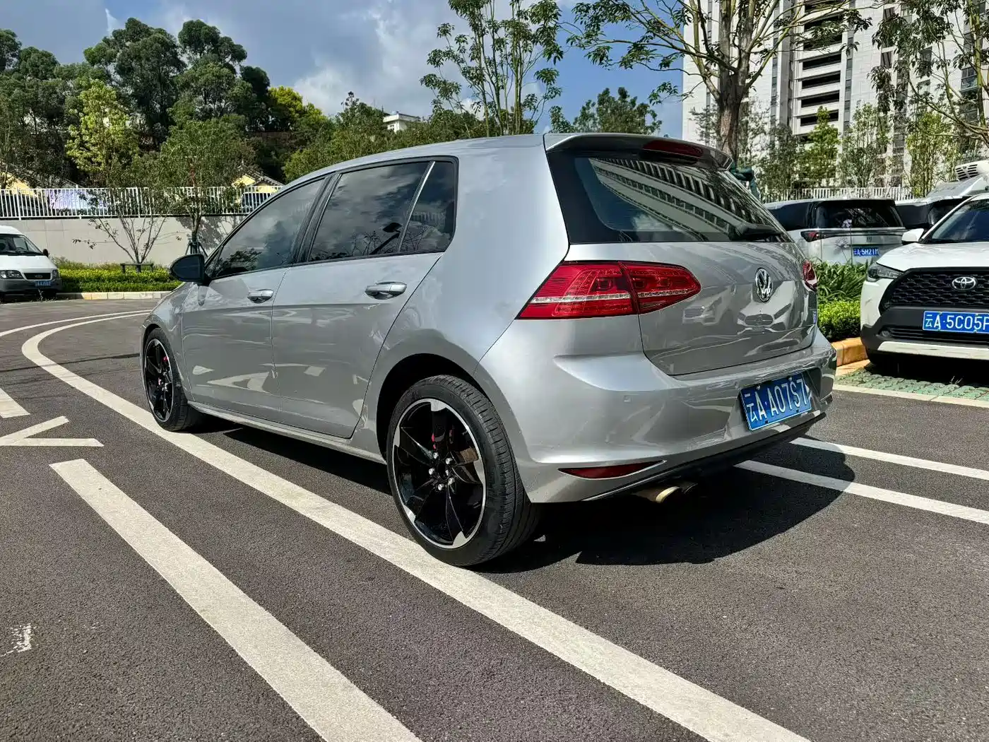 Photo 9 - Volkswagen Golf