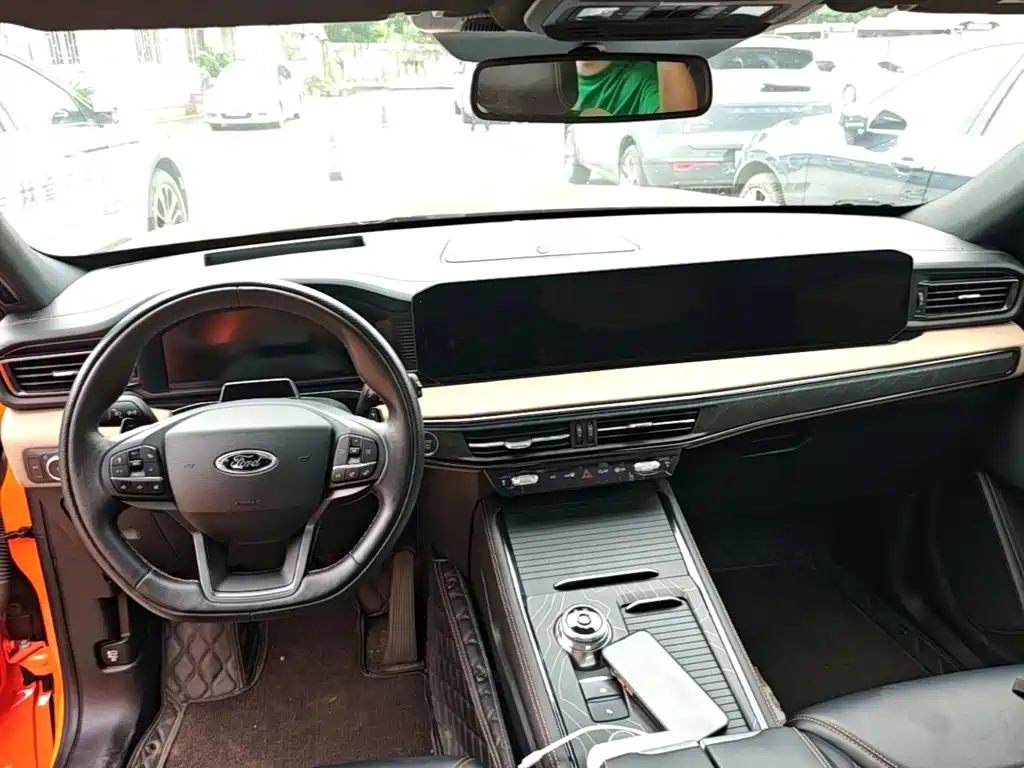 Photo 6 - Ford Explorer