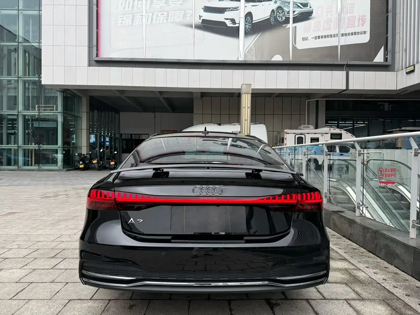 Audi A7 2023 Model 45 TFSI Premium Selection Edition фото 3