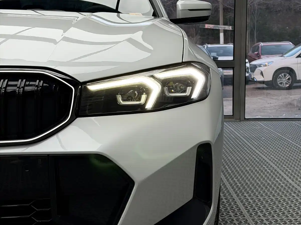 BMW 3 Series 2024 320i M Sport Package фото 8