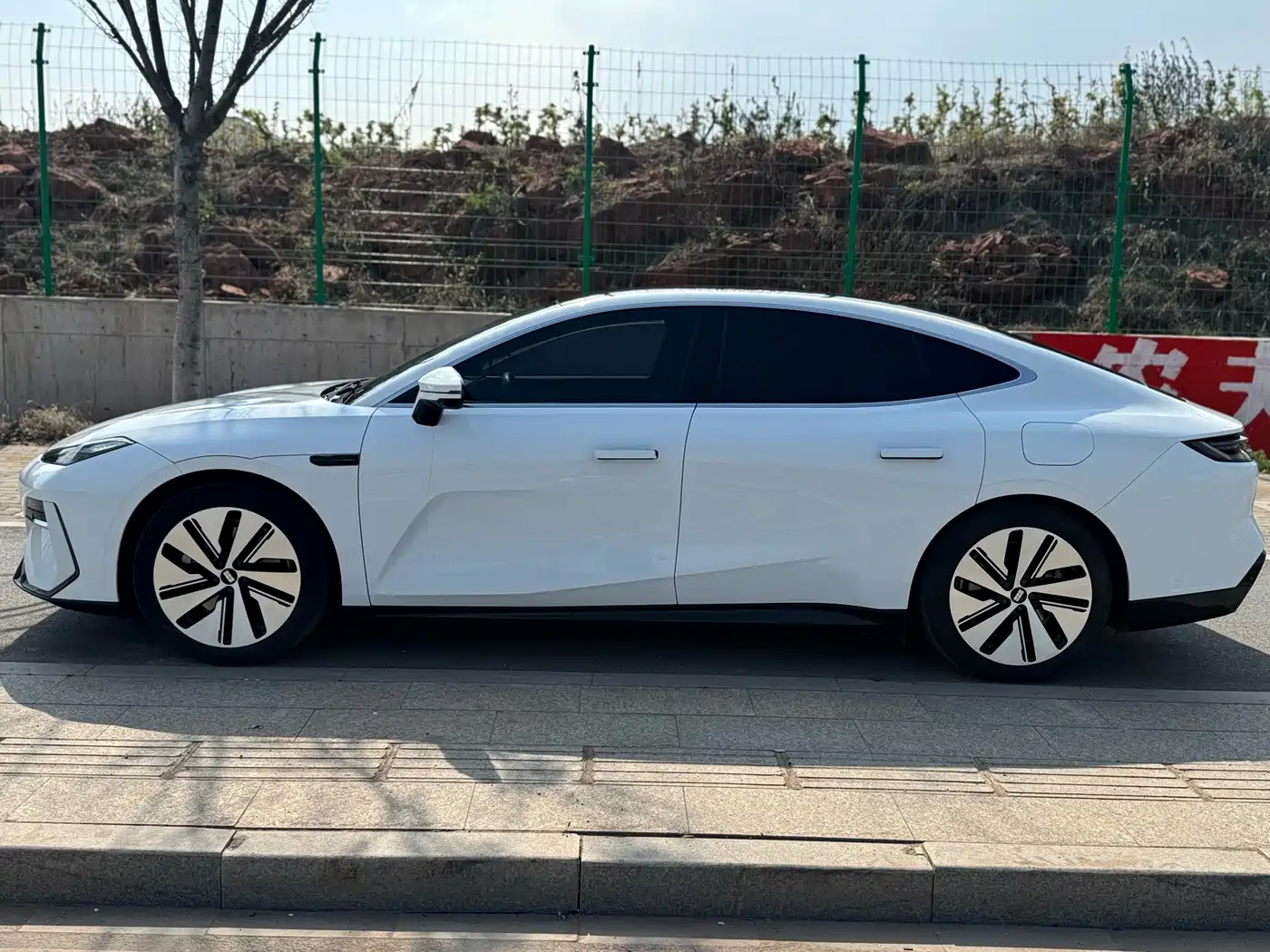 GEELY GALAXY GALAXY E8