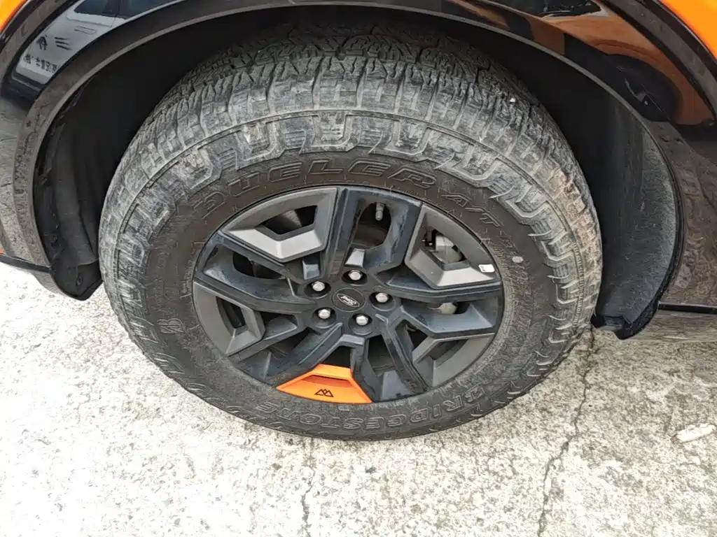 Photo 25 - Ford Explorer