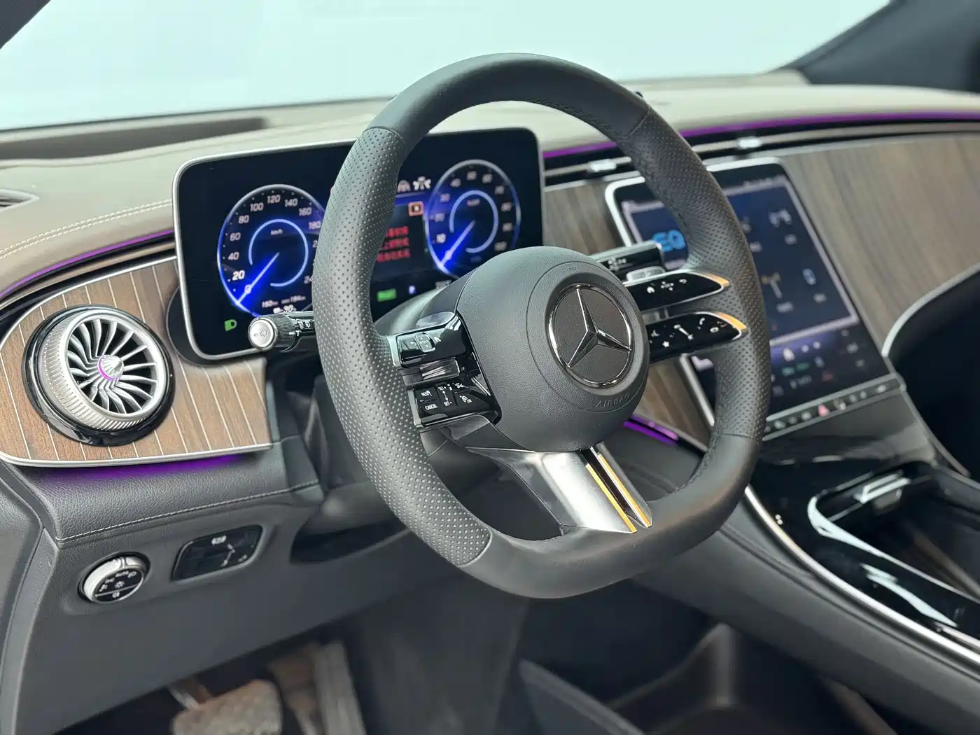 MERCEDES-BENZ EQE SUV