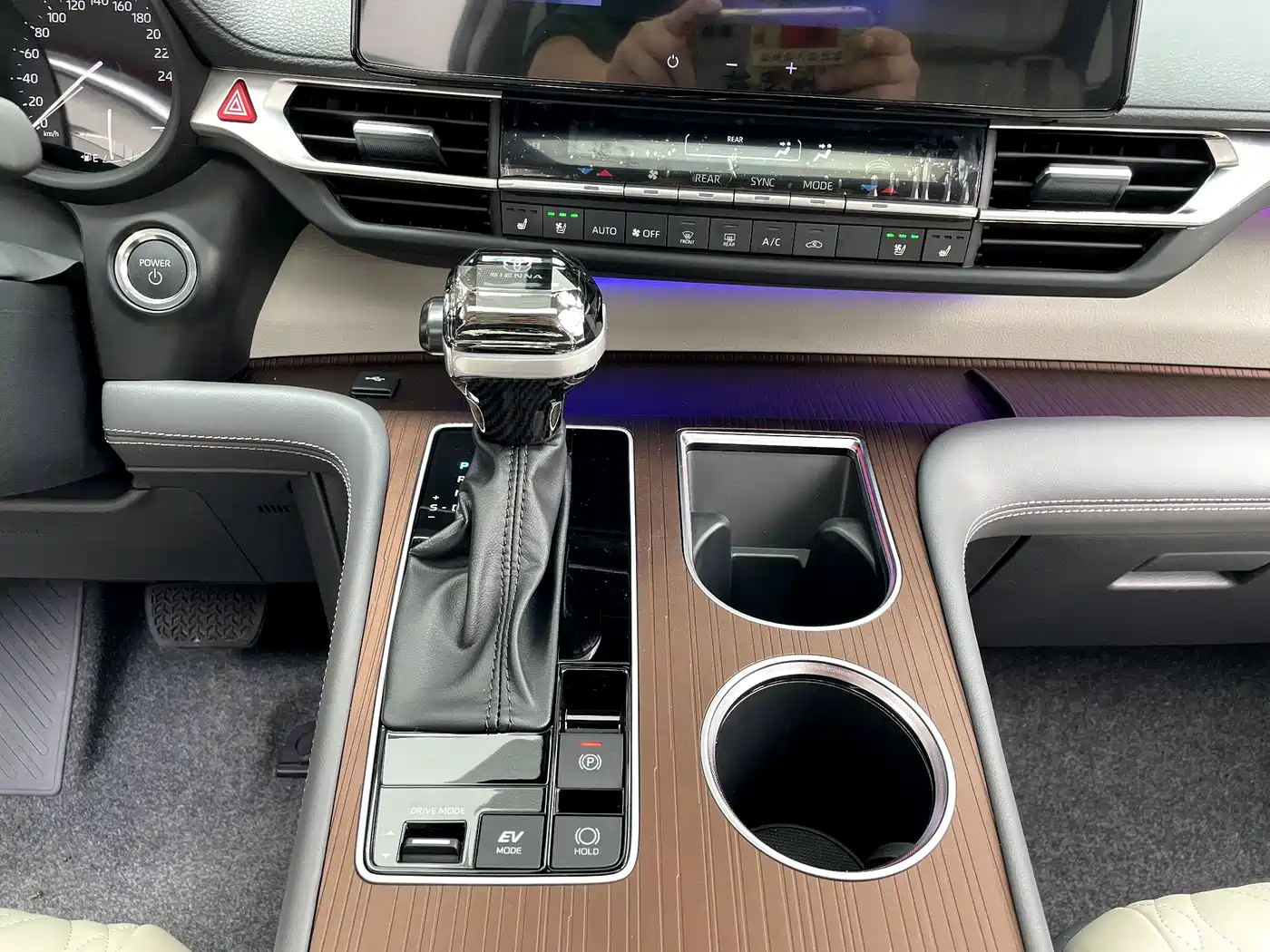 Toyota Sienna 2026 Model 2.5L Hybrid 2WD Comfort Edition фото 22