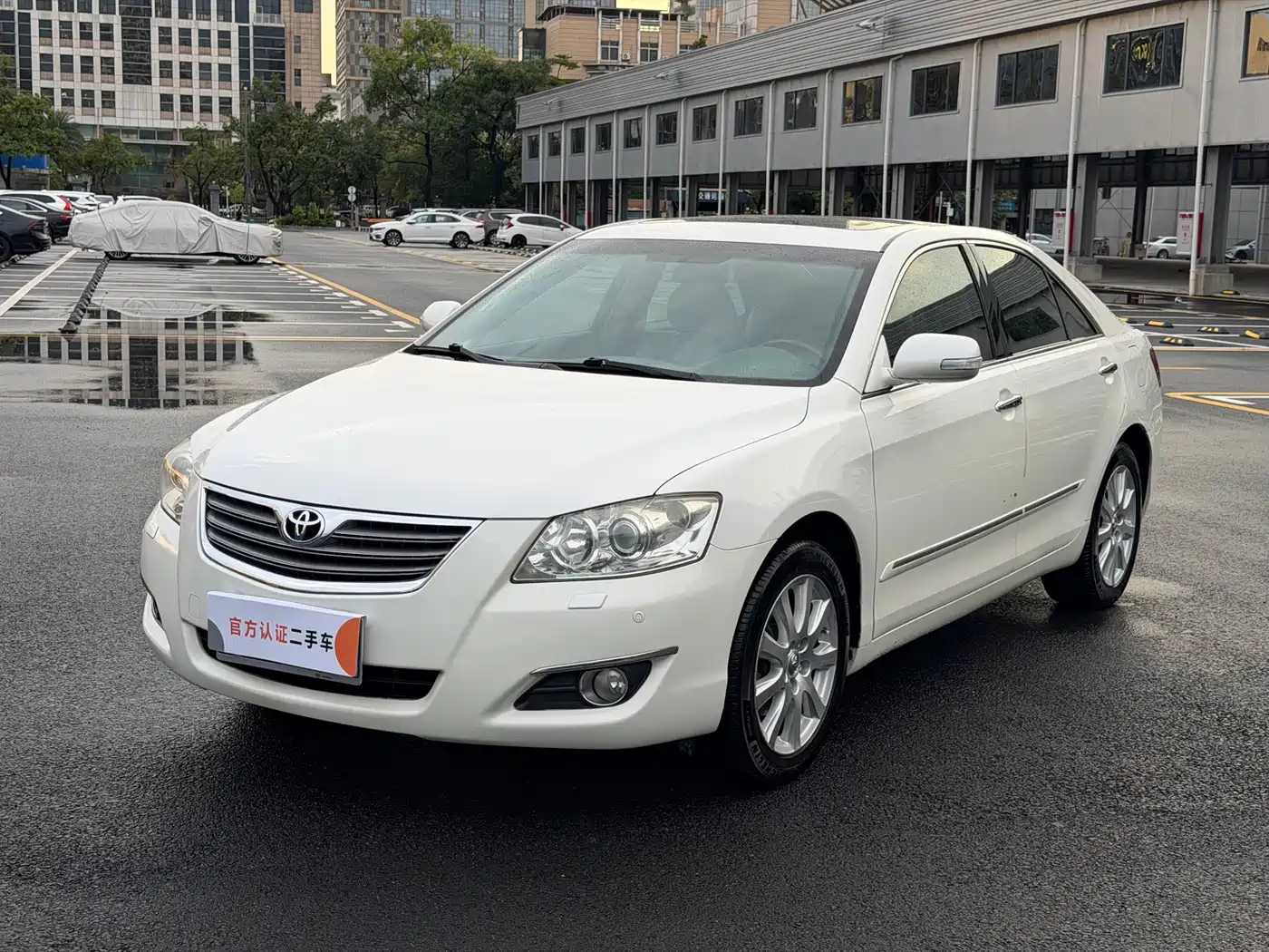 Фото 1 - Toyota Camry