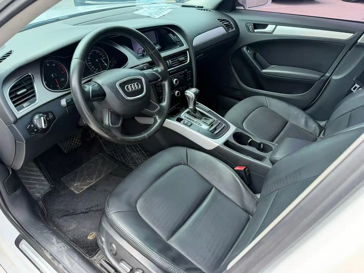 Photo 4 - Audi A4L