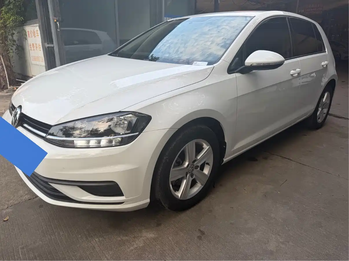 Photo 3 - Volkswagen Golf