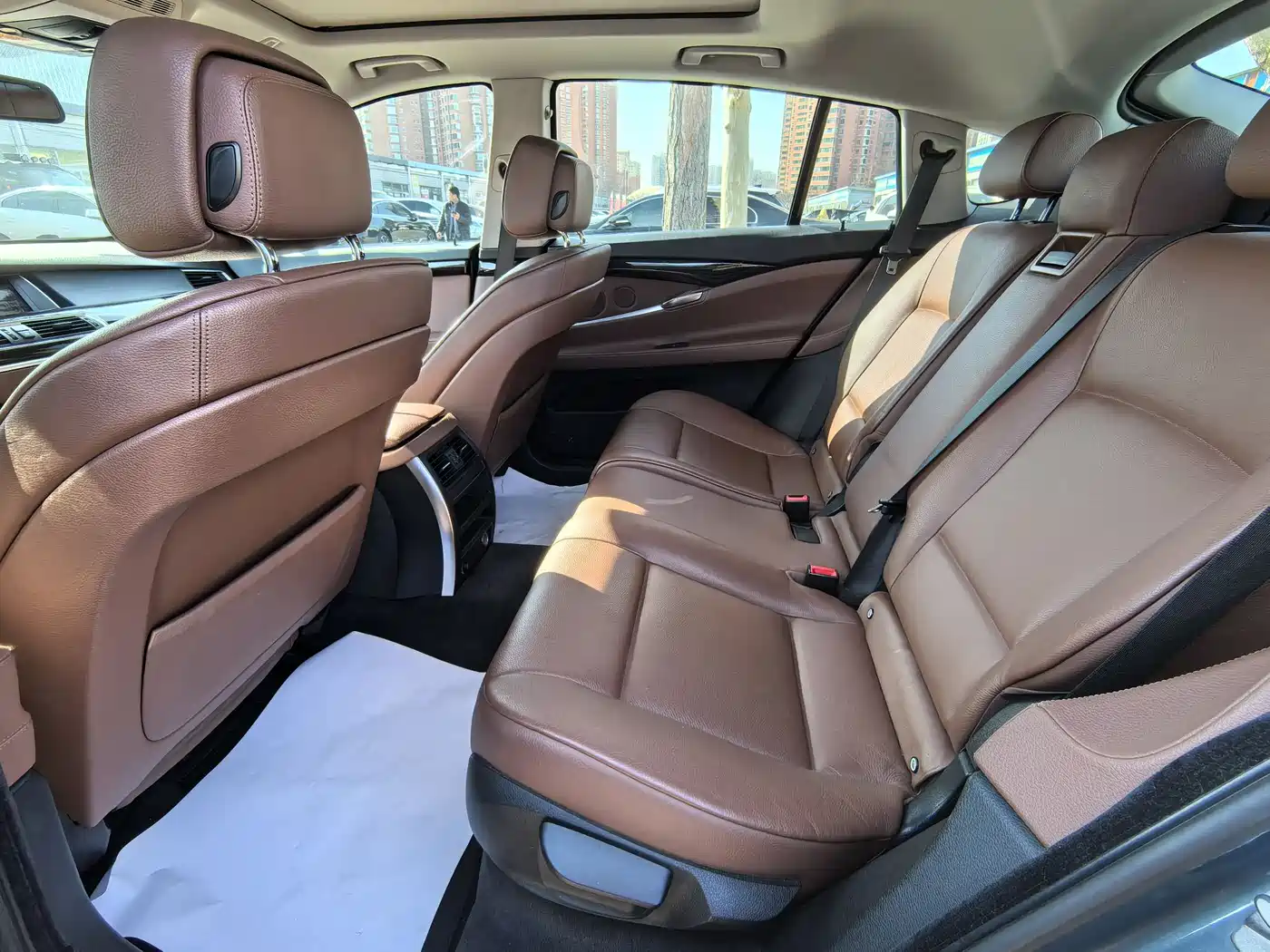 BMW 5 Series GT 2011 535i Elegance фото 7
